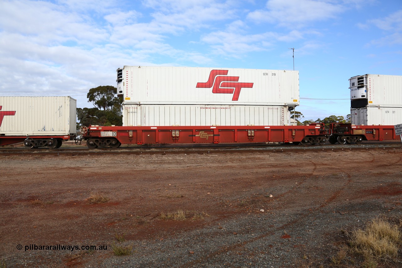 160525 4570
Parkeston, SCT train 3PG1 which operates from Perth to Parkes NSW (Goobang Junction), PWWY type PWWY 0019 one of forty well waggons built by Bradken NSW for SCT, loaded with a 46' 6