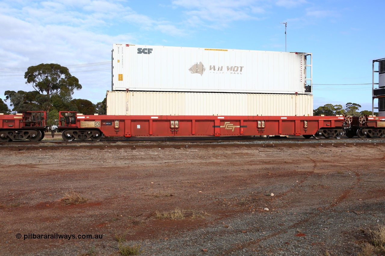 160525 4581
Parkeston, SCT train 3PG1 which operates from Perth to Parkes NSW (Goobang Junction), PWWY type PWWY 0015 one of forty well waggons built by Bradken NSW for SCT, loaded with a 48' MEG1 type plain box SCFU 480475 and a 46' 6