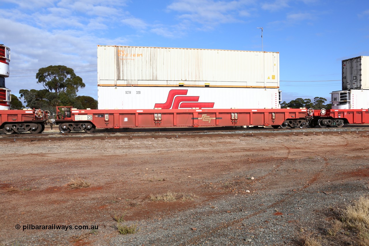 160525 4589
Parkeston, SCT train 3PG1 which operates from Perth to Parkes NSW (Goobang Junction), PWWY type PWWY 0035 one of forty well waggons built by Bradken NSW for SCT, loaded with a 48' SCT reefer SCTR 320 and a 48' MFG1 type Rail Containers box SCFU 412532.
Keywords: PWWY-type;PWWY0035;Bradken-NSW;
