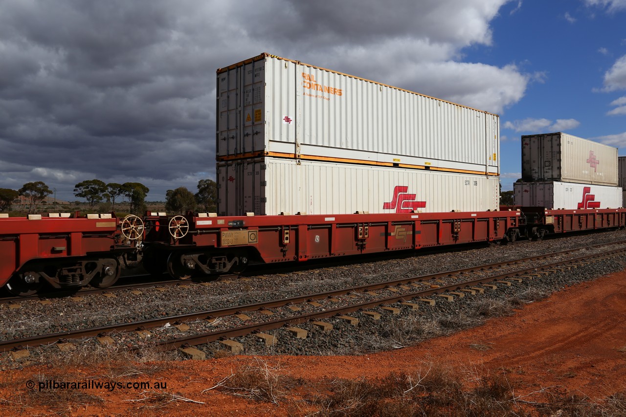 160529 8885
Parkeston, SCT train 6MP9 operating from Melbourne to Perth, PWWY type PWWY 0032 one of forty well waggons built by Bradken NSW for SCT, loaded with an SCT 48' reefer unit SCTR 309 and a 48' MFG1 Rail Containers unit SCFU 411198 with SCT decals.
Keywords: PWWY-type;PWWY0032;Bradken-NSW;
