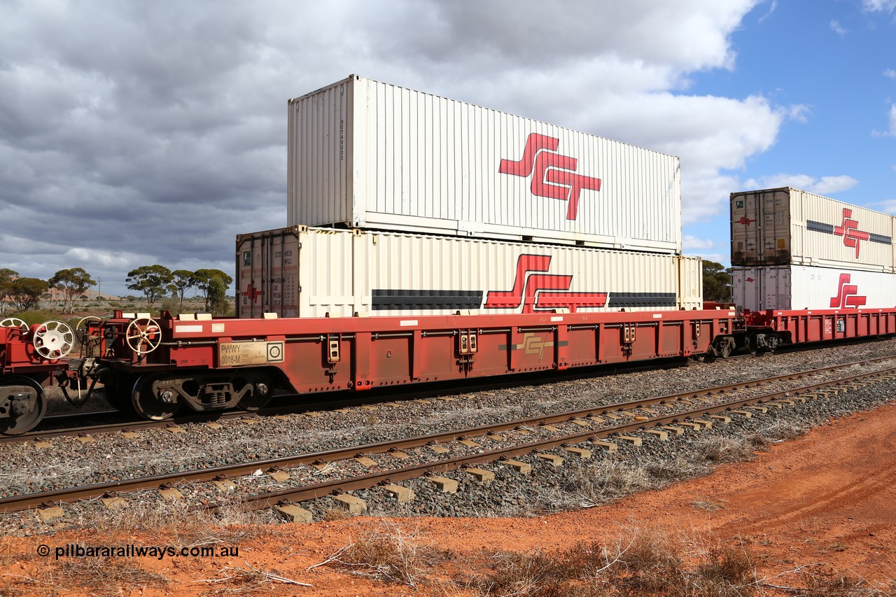 160529 8890
Parkeston, SCT train 6MP9 operating from Melbourne to Perth, PWWY type PWWY 0018 one of forty well waggons built by Bradken NSW for SCT, loaded with a 48' MFG1 SCT box SCTDS 4828 and an SCT 40' box SCT 40222.
Keywords: PWWY-type;PWWY0018;Bradken-NSW;