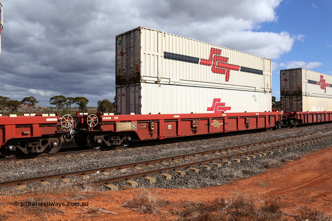 160529 8892
Parkeston, SCT train 6MP9 operating from Melbourne to Perth, PWWY type PWWY 0022 one of forty well waggons built by Bradken NSW for SCT, loaded with a 48' SCT reefer SCTR 209 and a 48' MFG1 type SCT box SCTDS 4858.
Keywords: PWWY-type;PWWY0022;Bradken-NSW;