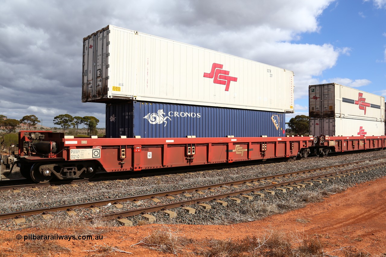 160529 8893
Parkeston, SCT train 6MP9 operating from Melbourne to Perth, PWWY type PWWY 0021 one of forty well waggons built by Bradken NSW for SCT, loaded with a 40' Cronos box CXSU 118638 and a 48' SCT reefer SCTR 207.
Keywords: PWWY-type;PWWY0021;Bradken-NSW;