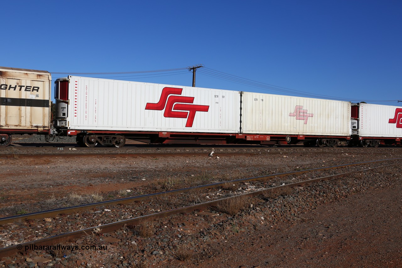 160530 9136
Parkeston, SCT train 1PM9 operates mostly empty from Perth to Melbourne, Gemco WA built PQIY type 80' container flat PQIY 0002 loaded with two 40' RFRA type SCT reefers SCTR 131 and SCTR 118.
Keywords: PQIY-type;PQIY0002;Gemco-WA;