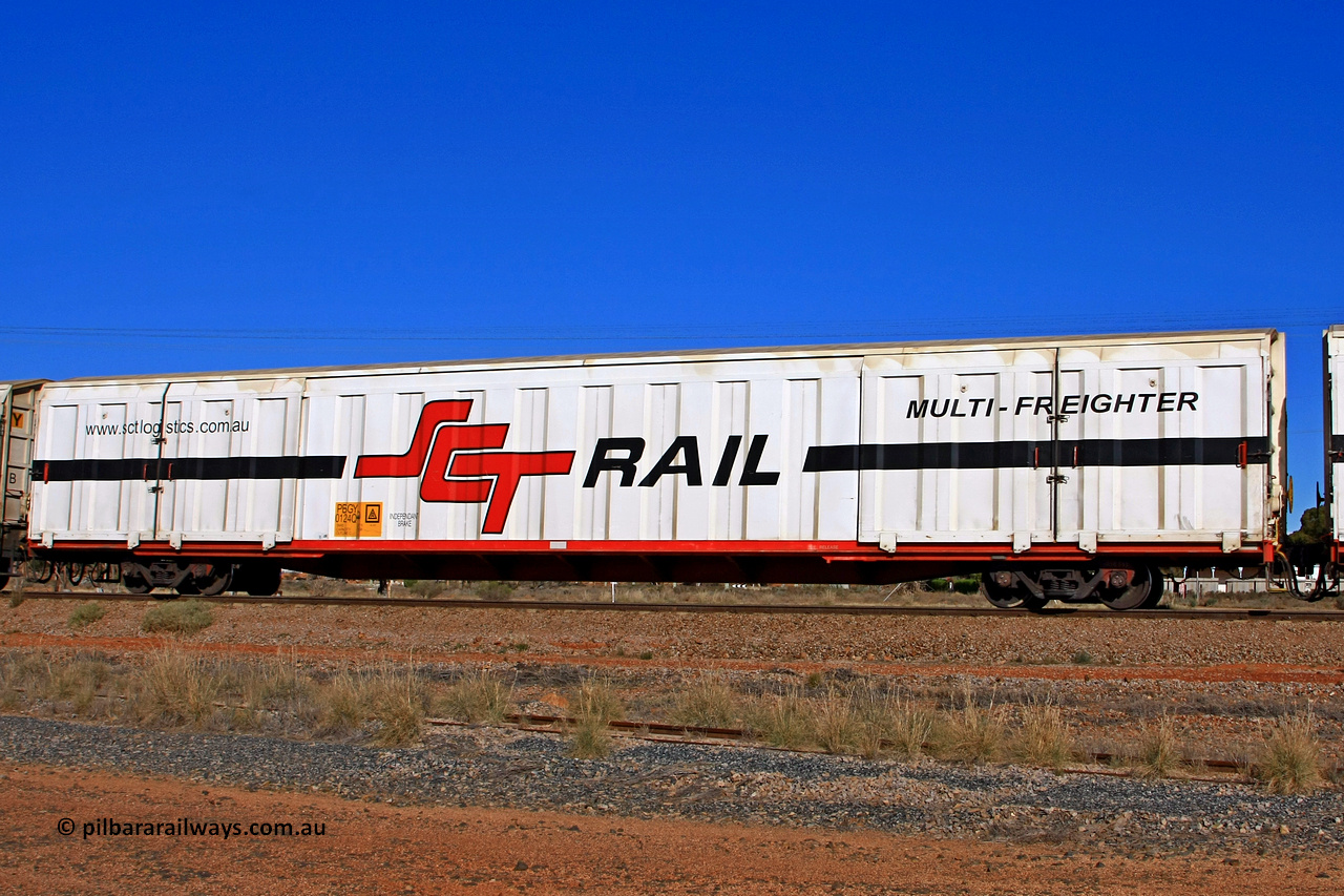 100603 8983
Parkeston, SCT train 3MP9, PBGY type covered van PBGY 0124 Multi-Freighter, one of eighty units built by Gemco WA in 2008, with Independent Brake signage.
Keywords: PBGY-type;PBGY0124;Gemco-WA;