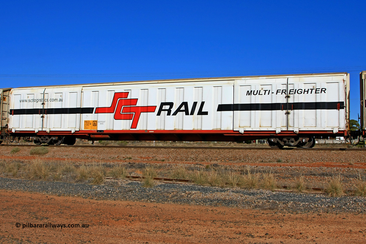 100603 9017
Parkeston, SCT train 3MP9, PBGY type covered van PBGY 0106 Multi-Freighter, one of eighty units built by Gemco WA in 2008, with Independent Brake signage.
Keywords: PBGY-type;PBGY0106;Gemco-WA;