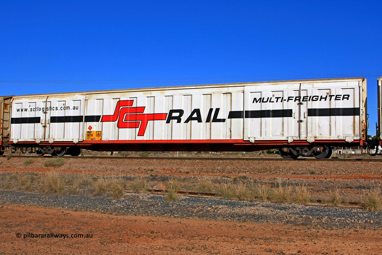 100603 9034
Parkeston, SCT train 3MP9, PBGY type covered van PBGY 0025 Multi-Freighter, one of eighty two waggons built by Queensland Rail Redbank Workshops in 2005.
Keywords: PBGY-type;PBGY0025;Qld-Rail-Redbank-WS;