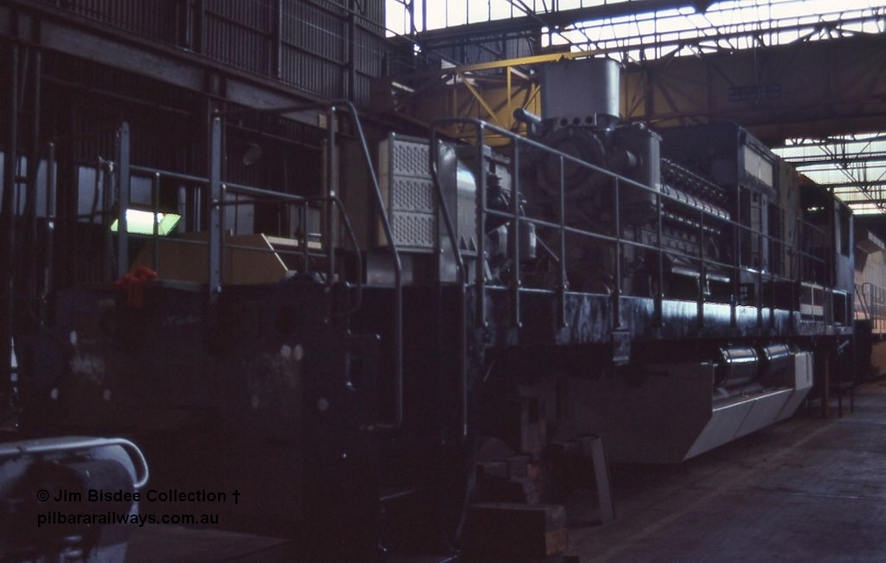 1048 001
Welshpool, Goninan Open Day 27th August, 1988. View from No.2 end of under construction GE CM39-8 locomotive 5632 serial 5831-11 / 88-081 being built for Mt Newman Mining.
Jim Bisdee photo.
Keywords: 5632;Goninan;GE;CM39-8;5831-11/88-081;