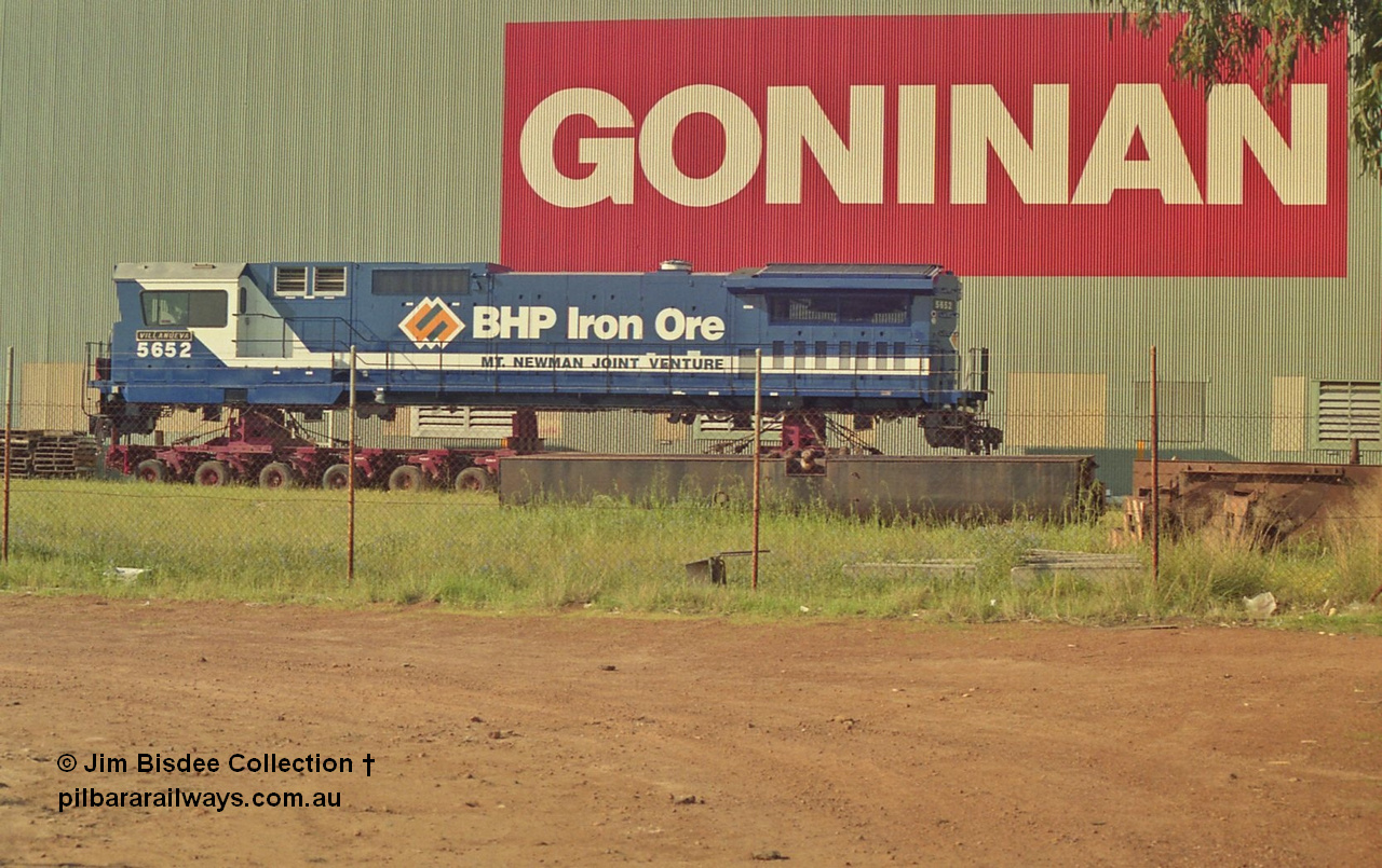 16940
Bassendean, Goninan GE CM40-8M rebuild unit for BHP Iron Ore 5652 'Villanueva' serial 8412-09 / 93-143, rebuilt from Mt Newman Mining AE Goodwin built ALCo M636 unit 5482 serial G6061-3, being prepped for road haulage to Port Hedland. October 1993.
Jim Bisdee photo.
Keywords: 5652;Goninan;GE;CM40-8M;8412-09/93-143;rebuild;AE-Goodwin;ALCo;M636C;5482;G6061-3;