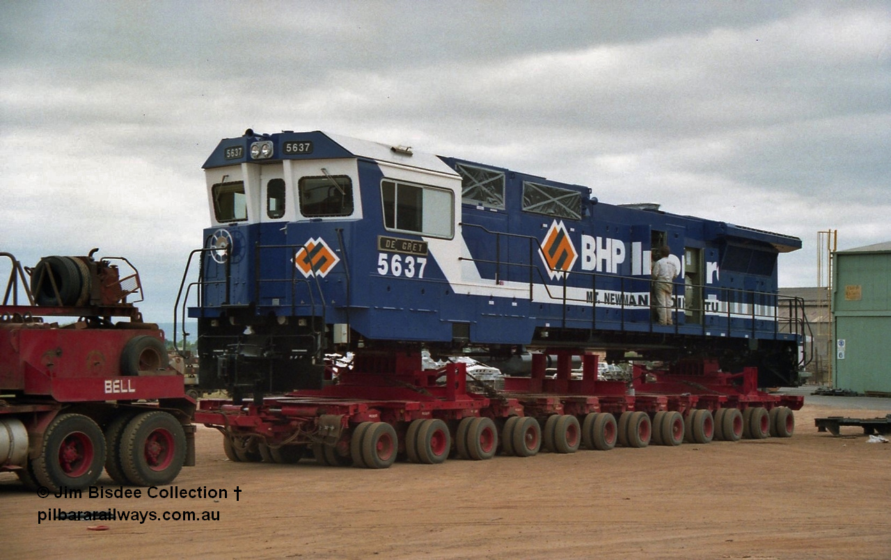 20846
Bassendean, Goninan workshops, newly completed BHP Iron Ore CM40-8M rebuild unit 5637 'De Grey' serial 8181-01 / 92-123 sits on a Bell road transport float bound for Port Hedland. 5637 was rebuilt from AE Goodwin ALCo C636 unit 5456 serial G6012-5. January 1992 image.
Jim Bisdee photo.
Keywords: 5637;Goninan;GE;CM40-8M;8181-01/92-123;rebuild;AE-Goodwin;ALCo;C636;5456;G6012-5;