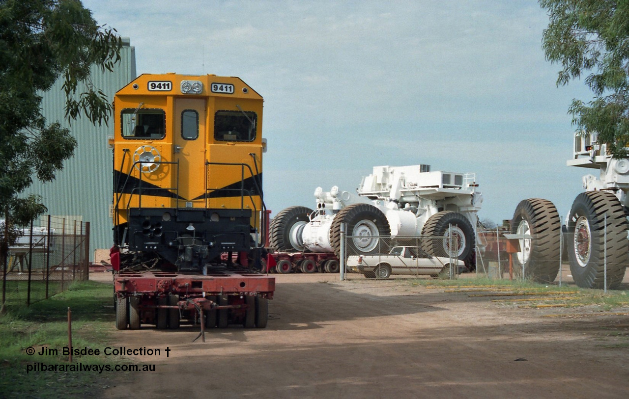20955
Bassendean, Goninan workshops, sitting outside the gates waiting to head to Cape Lambert, Robe River Goninan GE CM40-8M rebuild unit 9411 serial 8206-02 / 92-125, retains its original Robe River road number on a hundred and twenty wheel road float. 9411 was rebuilt into the GE CM40-8M unit from AE Goodwin ALCo M636 serial G6060-2. February 1992.
Jim Bisdee photo.
Keywords: 9411;Goninan;GE;CM40-8M;8206-02/92-125;rebuild;AE-Goodwin;MLW-ALCo;M636;G6060-2;