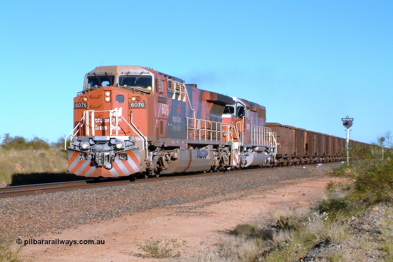 040810 162642r
Abydos Siding, BHP Billiton GE AC6000 6076 'Mt Goldsworthy' serial 51068 leads an all bubble paint quin consist on the main with EMD SD40R 3091 serial 31496 originally Southern Pacific SD40 SP 8415 and mid train units CM40-8M 5636 leading newly delivered SD40R units 3095 and 3096 10th August 2004.
Keywords: 6076;GE;AC6000;51068;