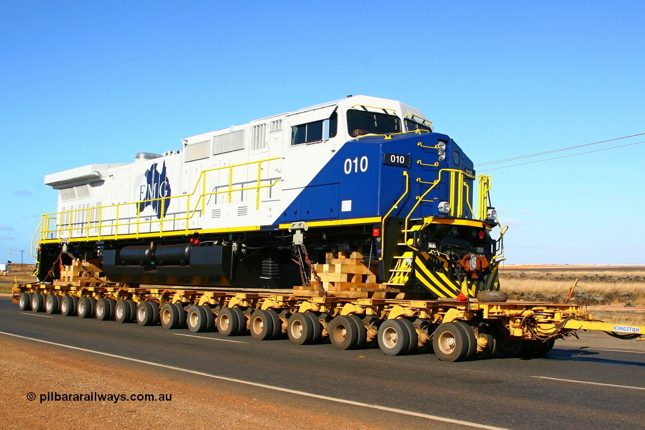 071101 1133r
Redbank Bridge, brand new General Electric built Dash 9-44CW for FMG #010 serial 58187 being delivered on a 128 wheel float. Thursday 1st November 2007.
Keywords: FMG-010;GE;Dash-9-44CW;58187;