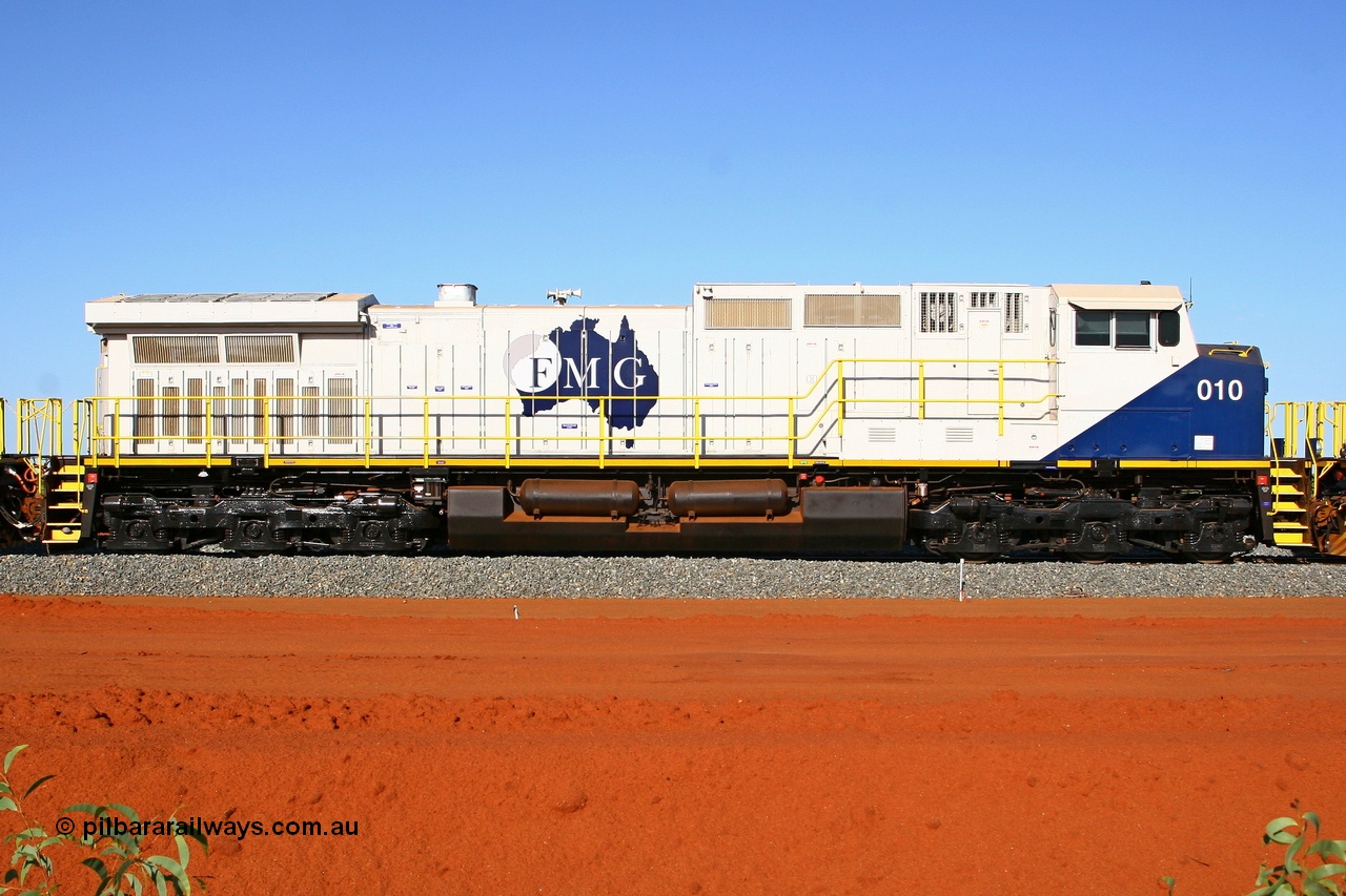 080120 1457r
Rowley Yard, FMG's General Electric built Dash 9-44CW DC locomotive 010 serial 58187 sits in with eleven of its' sister units at the marshalling yard. These units are built with similar specs to the Hamersley Iron fleet. 20th January 2008.
Keywords: FMG-010;GE;Dash-9-44CW;58187;