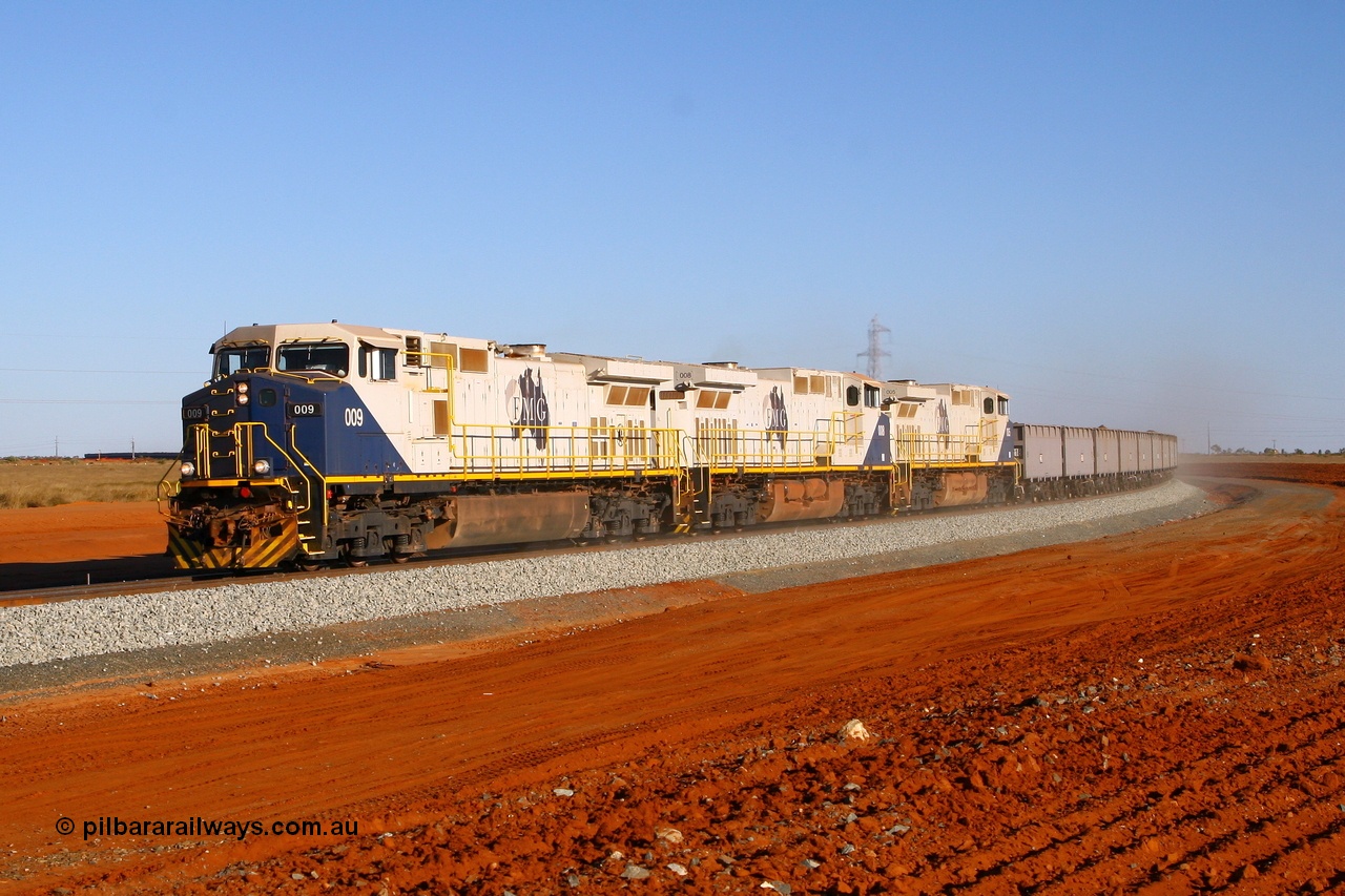 080525 2369r
Boodarie, loaded FMG train at the 5 km curve behind the all General Electric built Dash 9-44CW combo of 009 serial 58156, 008 serial 58155 and 005 serial 58182 as they power around the curve towards the Herb Elliot Port facility, the train was worked on Proceed Authority no. 41 from the 15 km to the car dumper. 25th May 2008.
Keywords: FMG-009;GE;Dash-9-44CW;58186