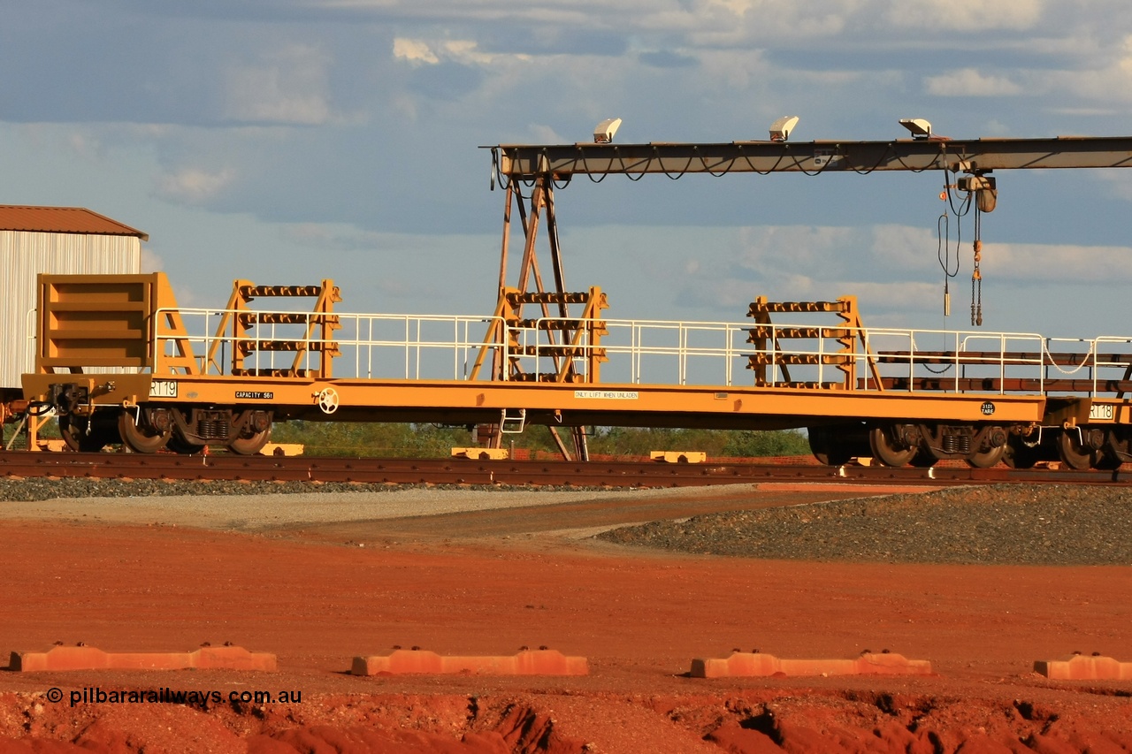 110414 0246r
Thomas Yard, the final member of FMG's 56 tonne capacity flat waggons for the Rail Train, RT 19 built in China by CSR at the Yangtze Rolling Stock Company in 2010. 14th April 2011.
Keywords: RT19;CSR-Yangtze-Rolling-Stock-Co-China;FMG-flat-waggon;