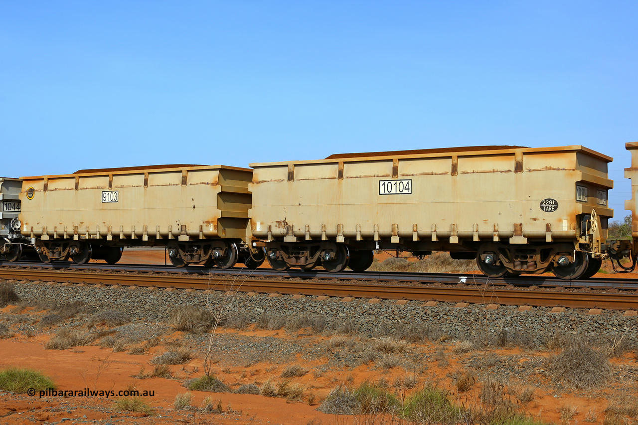 09103-10104 220118 3119
FMG 9103 and 10104 at Boodarie on a loaded train, January 18, 2022. 104 waggons numbered from 9001 slave and 10002 control, up to 9103 slave and 10104 control built by CRRC Yangtze in 2020 with the ribbed body style.
Keywords: 9103-10104;CRRC-Yangtze;FMG-ore-waggon;